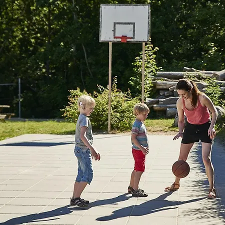 Svaneke Vandrerhjem * Svaneke